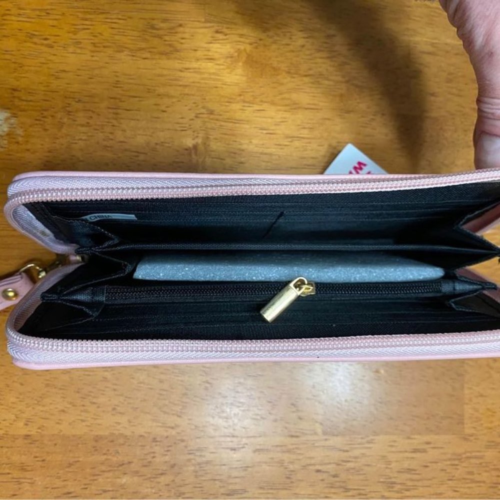 Pink Wallet - Picture 3 of 4